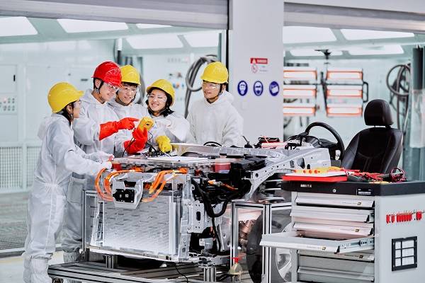 新能源汽車技術 行業新藍海，學習正當時